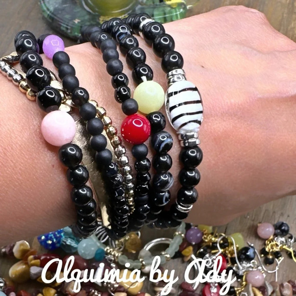 Alquimia Black and Red Beaded Bracelet - Picture 2 of 6